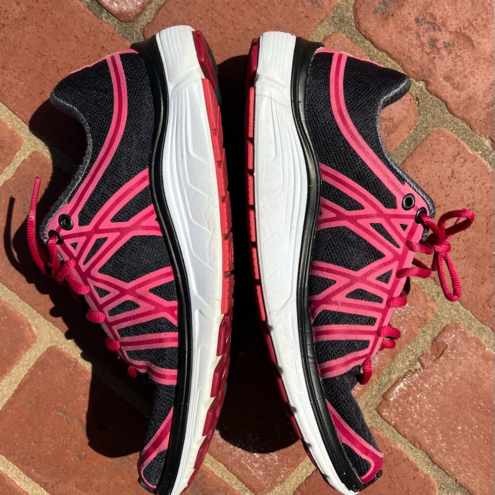 Pearl Izumi Navy and Pink Athletic Shoes